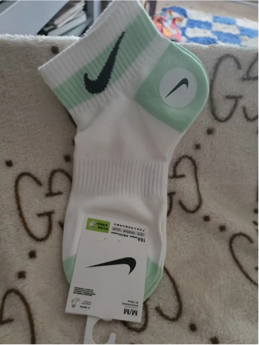 Women's Nike Crew White and Green socks women size 7-9